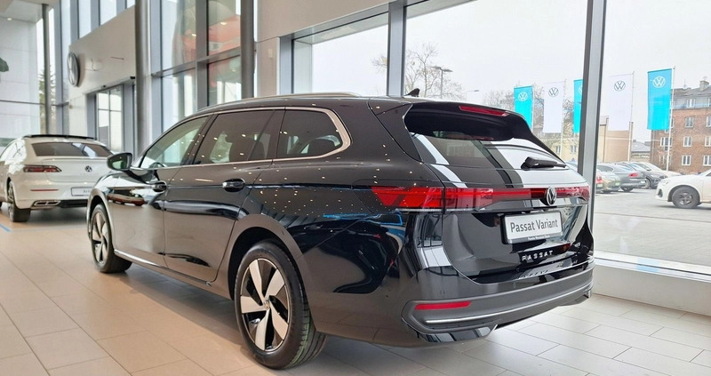 Volkswagen Passat cena 183000 przebieg: 5, rok produkcji 2024 z Chełm małe 277